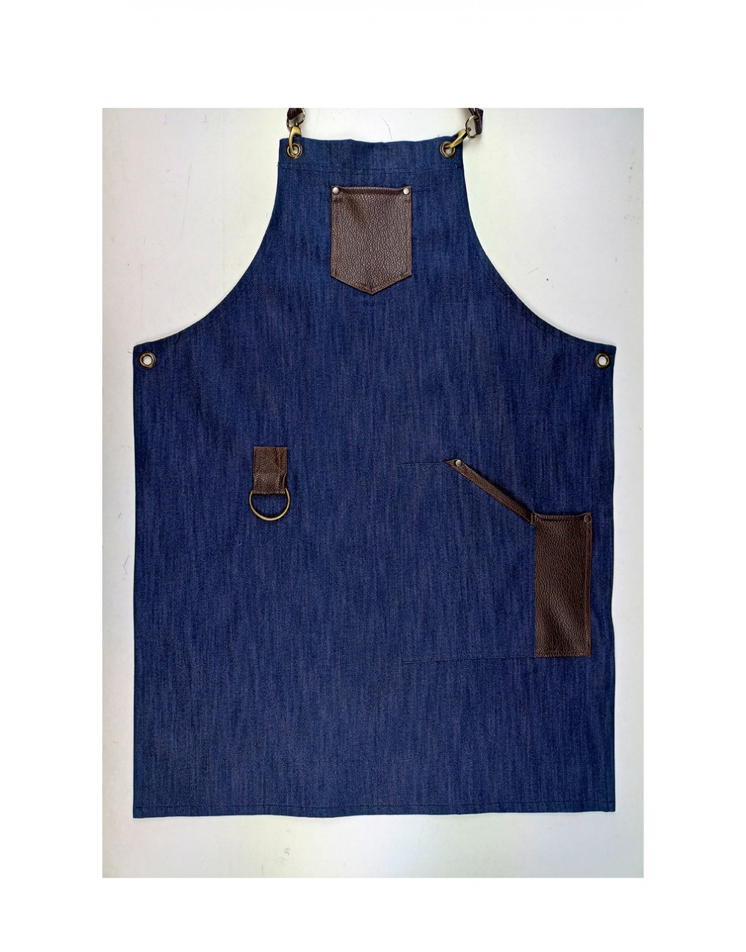 Ποδιά τζιν με χιαστί δέσιμο και δερμάτινες λεπτομέρειες